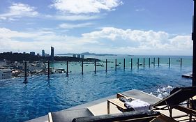Pattaya Beach Sea View Rooftop Pool Resort